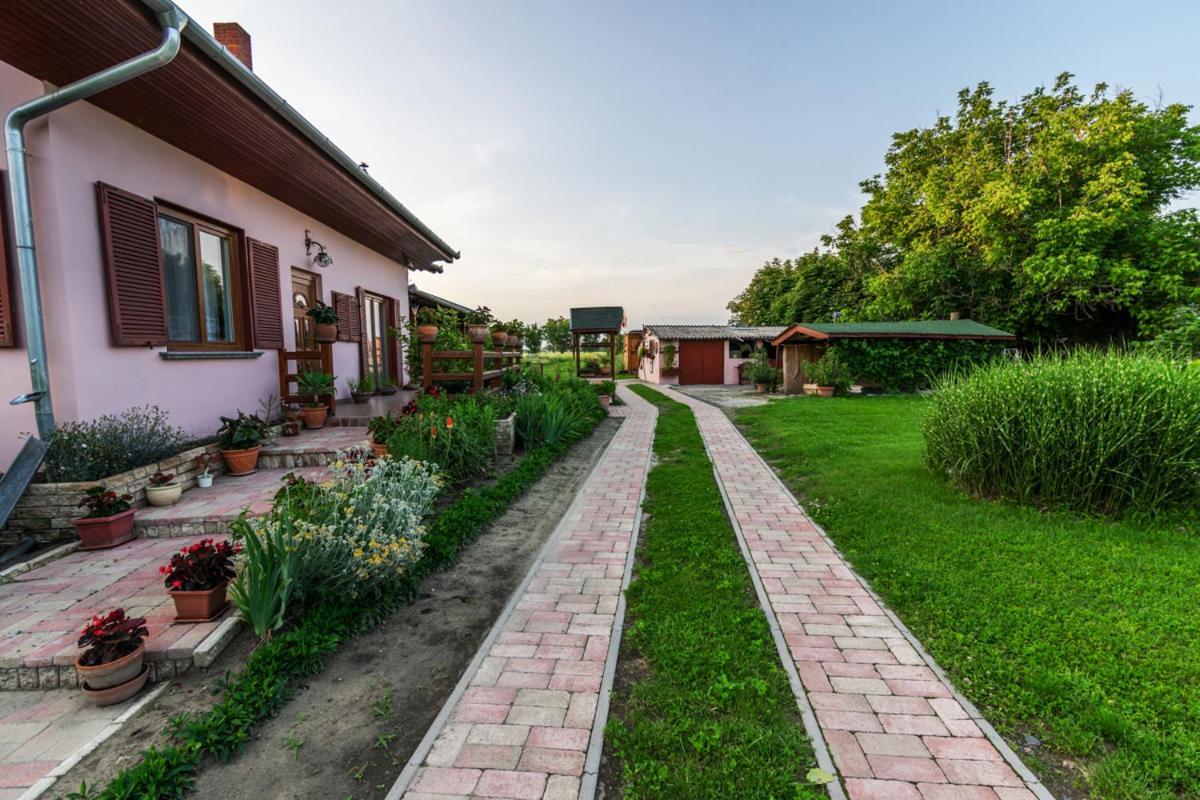 Gemenc Vendeghaz Hotel Hercegszanto Exterior photo